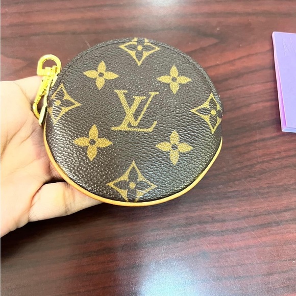 Louis Vuitton round Coin purse - Picture 5 of 7